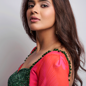 Hebah Patel In Pink/Red Printed Green Work Anarkali Set